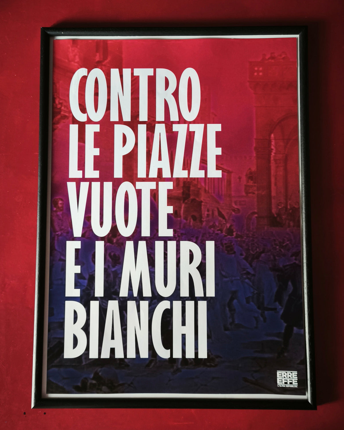 CONTRO LE PIAZZE VUOTE E I MURI BIANCHI